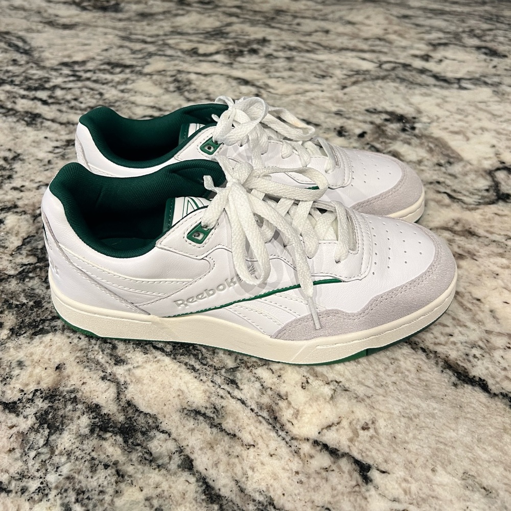Reebok shoes - Picture 2 of 4